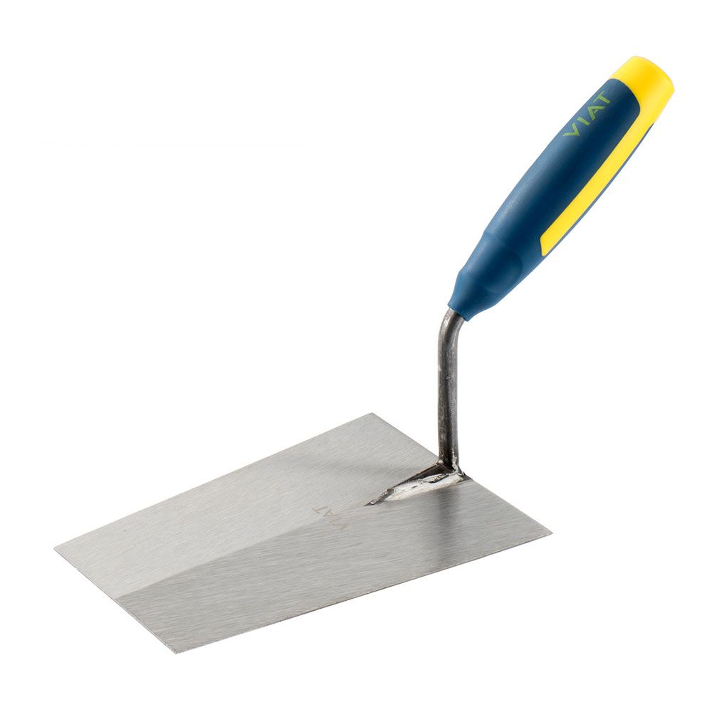 Colher soldada norte, em chapa de aço tratado com cabo bimaterial ergonómico para maior conforto VT44B viat