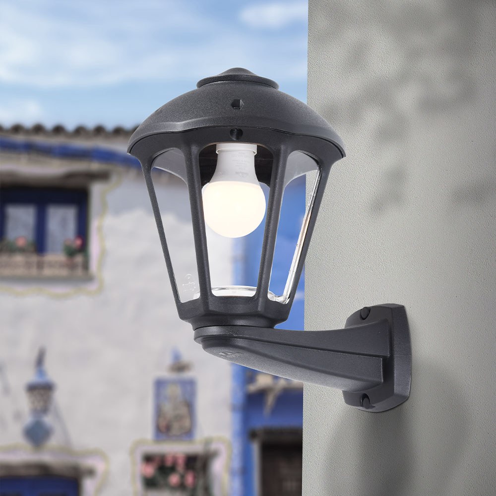Lanterna de parede com braço Nardo/Giampy, transparente, E27, preta, 210 x 270 IP55, fabricada em resina resistente aos raios UV, anticorrosão e antiferrugem. Inclui elementos de fixação. 210x270x315mm - Image 2