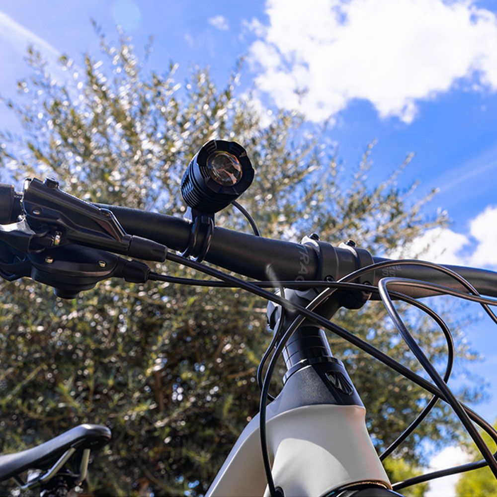 Refletor LED recarregável de alumínio 180 lm, 50 lm, flash. função frontal/bicicleta - Image 9